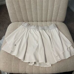 LULULEMON Court Rival HR Tennis skort in white